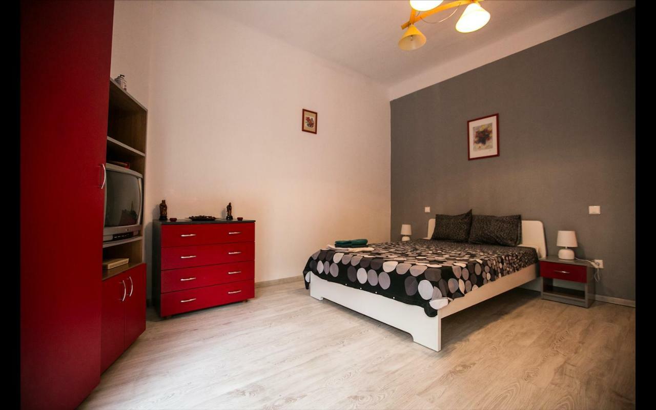 Cismigiu Garden Studio Apartment Bucharest Exterior photo