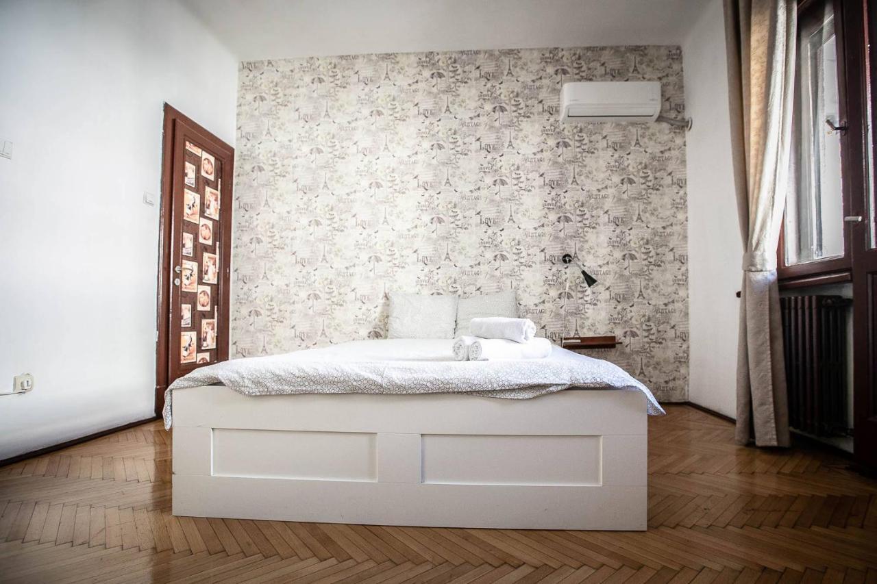 Cismigiu Garden Studio Apartment Bucharest Exterior photo
