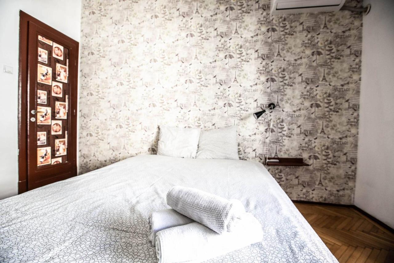 Cismigiu Garden Studio Apartment Bucharest Exterior photo